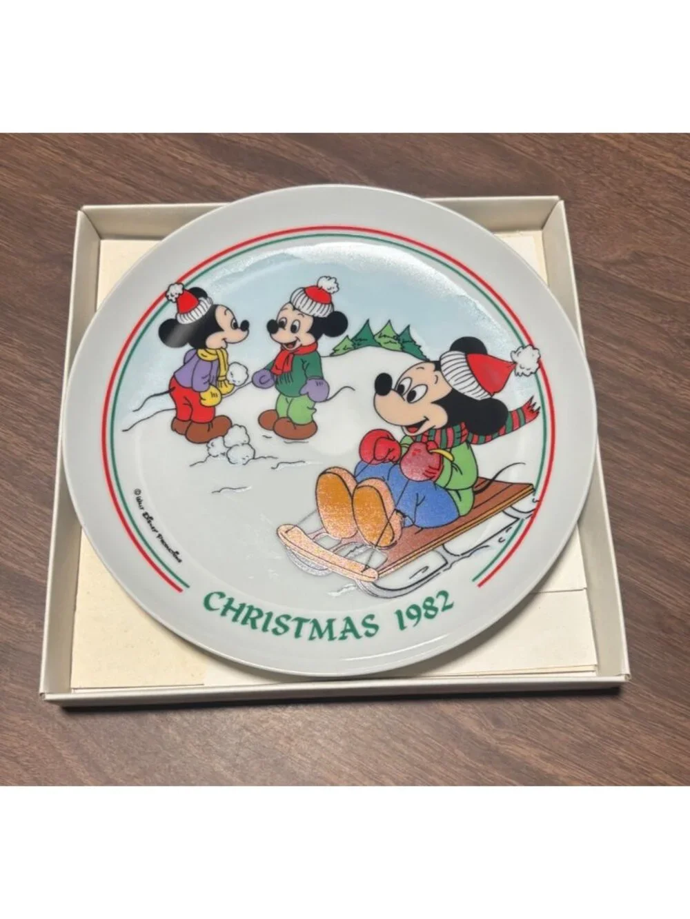 Schmid Walt Disney 1982 Christmas Collector Plate w/ Box Christmas Games
